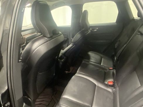 Used 2022 Volvo XC60 B5 Momentum w/ Advanced Package image 13
