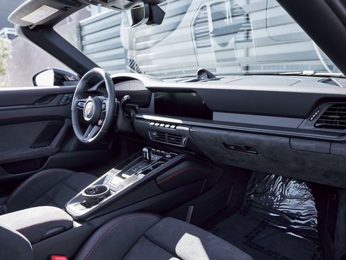 Used 2026 Porsche 911 Carrera GTS w/ Premium Package image 36