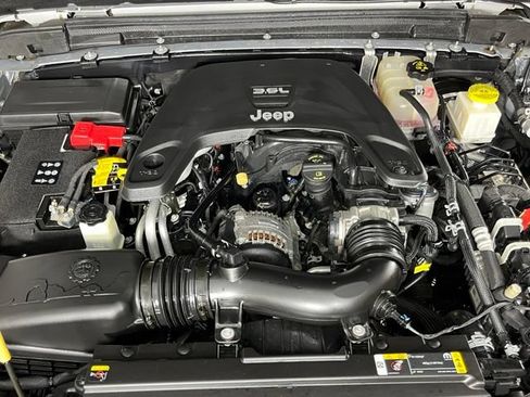 Used 2022 Jeep Gladiator Overland w/ Popular Equipment Package AWD/4WD image 9
