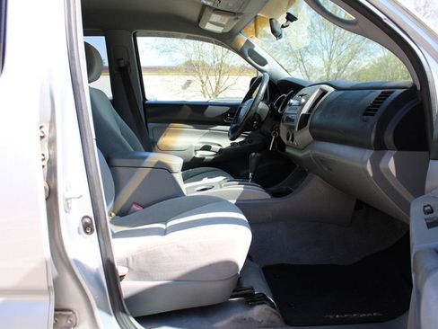 Used 2006 Toyota Tacoma PreRunner image 29