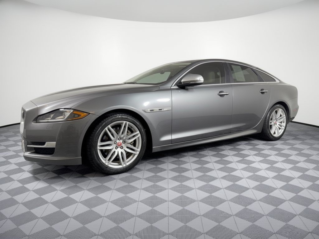 Used 2019 Jaguar XJ R-Sport RWD image 2