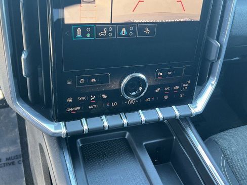 Used 2025 GMC Acadia Elevation image 18