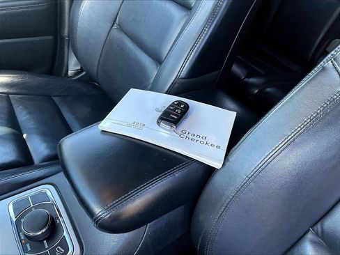Used 2019 Jeep Grand Cherokee Limited w/ Trailer Tow Group IV AWD/4WD image 35