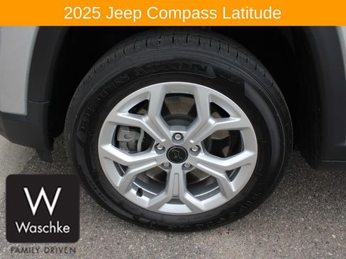 Used 2025 Jeep Compass Latitude AWD/4WD image 11
