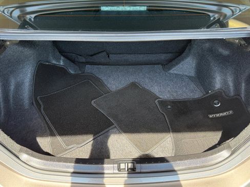 Used 2019 Toyota Corolla LE FWD image 13