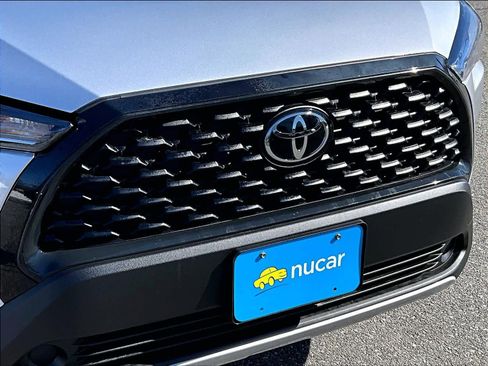 Used 2024 Toyota Corolla Cross LE w/ Moonroof Package image 32