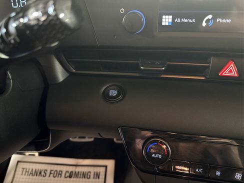 Used 2025 Hyundai Elantra Sport image 29