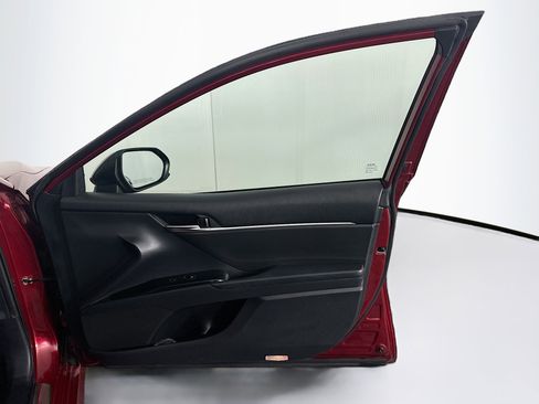 Used 2019 Toyota Camry LE image 31