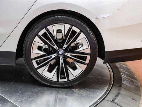 Used 2025 BMW 530i image 11