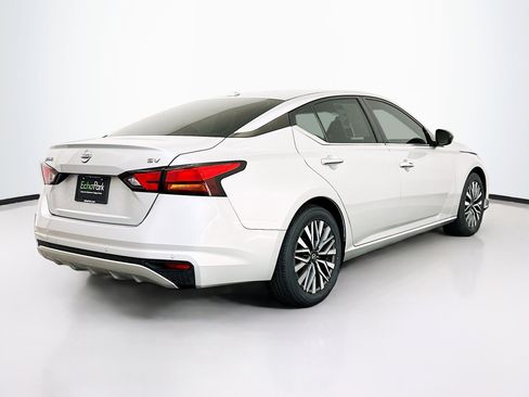 Used 2024 Nissan Altima 2.5 SV FWD image 9