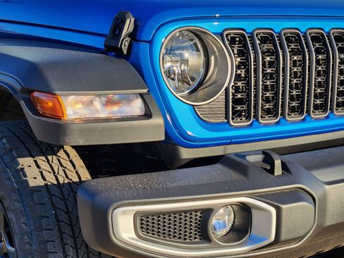 New 2026 Jeep Gladiator Sport AWD/4WD image 9