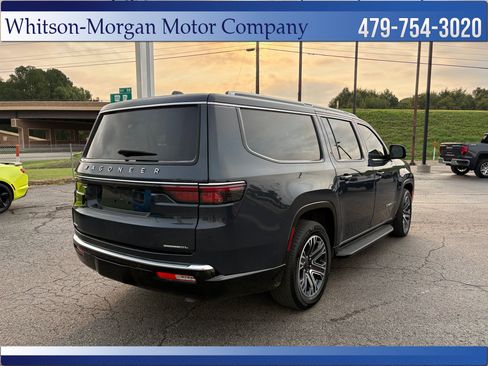 Used 2023 Jeep Wagoneer L Series II AWD/4WD image 5