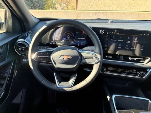 New 2026 Chevrolet Equinox LT AWD/4WD image 13