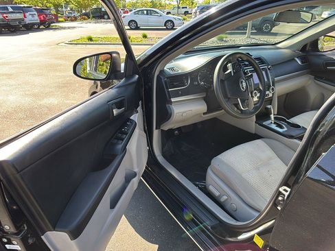 Used 2012 Toyota Camry LE FWD image 2