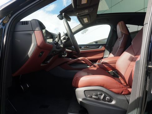 New 2026 Porsche Cayenne GTS AWD/4WD image 5