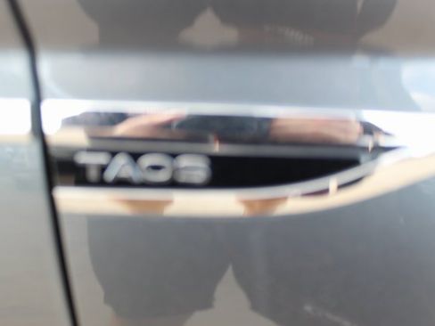 Used 2022 Volkswagen Taos SE w/ Panoramic Sunroof Package image 23