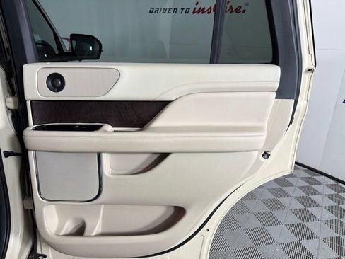 Used 2018 Lincoln Navigator Select w/ Technology Package RWD image 34