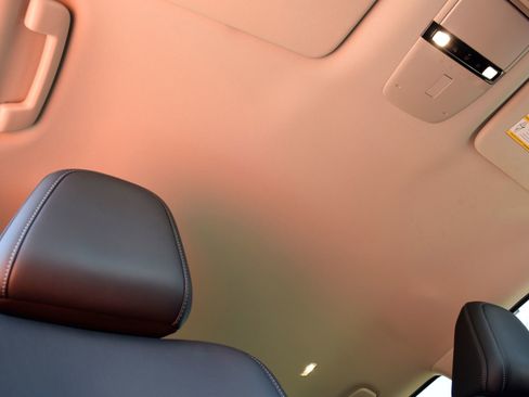 Used 2025 Nissan Armada SV RWD image 26