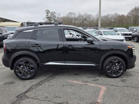 New 2026 Nissan Kicks SR w/ Cold Weather Package FWD image 11
