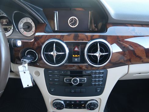 Used 2013 Mercedes-Benz GLK 250 4MATIC 4dr GLK 250 BlueTEC image 16