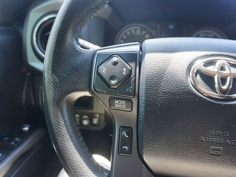 Used 2017 Toyota Tacoma TRD Sport w/ Tow Package image 7