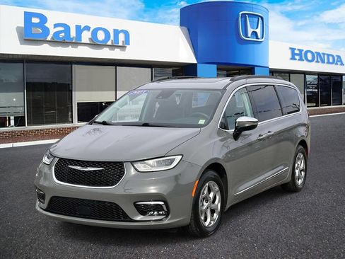 Used 2023 Chrysler Pacifica Limited FWD image 2