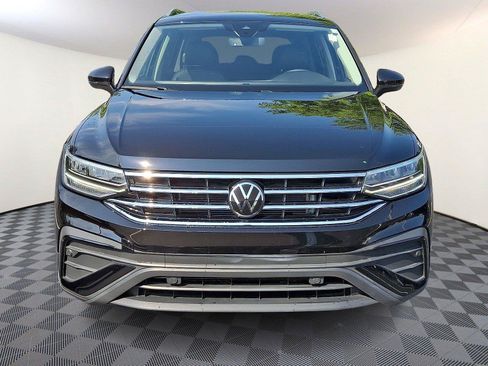 Used 2024 Volkswagen Tiguan SE FWD image 2