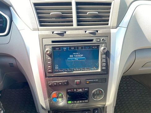 Used 2011 Chevrolet Traverse LT w/ Personal Connectivity Package FWD image 33