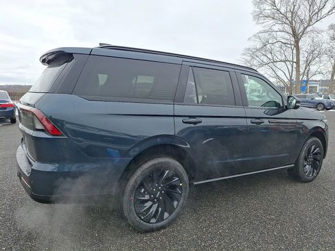 New 2026 Lincoln Navigator Reserve w/ Jet Appearance Package image 4