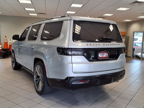 Used 2023 Jeep Grand Wagoneer Series III AWD/4WD image 3