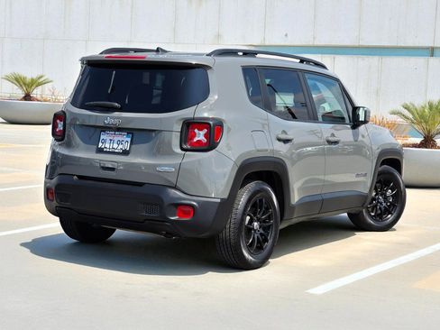 Used 2020 Jeep Renegade Latitude image 9