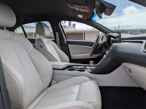 Used 2023 Genesis G70 2.0T RWD image 29