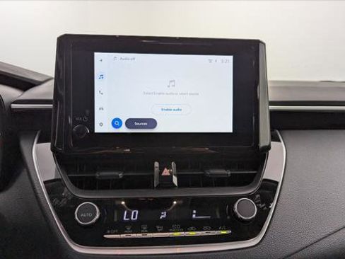 Used 2025 Toyota Corolla LE image 23