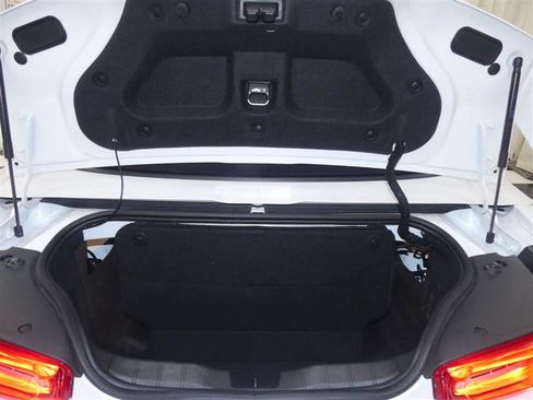 Used 2022 Chevrolet Camaro LT w/ Technology Package image 26