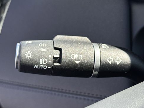 Used 2023 Land Rover Discovery Sport SE image 21