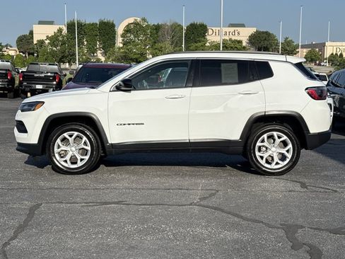 Used 2024 Jeep Compass Latitude AWD/4WD image 11