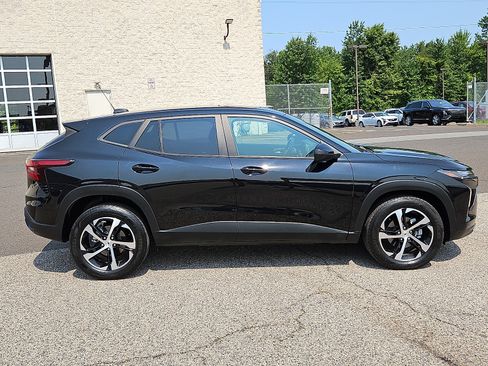 Used 2024 Chevrolet Trax RS w/ Sunroof Package FWD image 7
