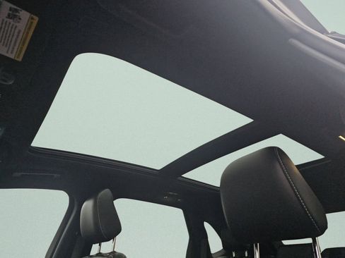 Used 2022 Ford Edge ST w/ Equipment Group 401A image 8