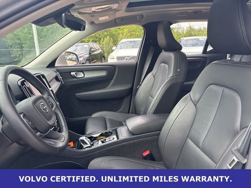 Certified 2025 Volvo XC40 B5 Plus AWD/4WD image 17