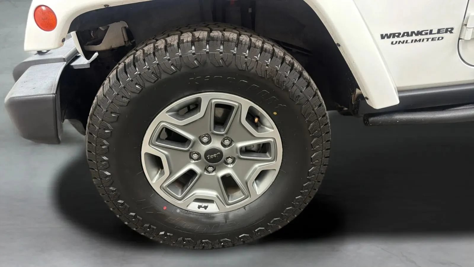 Used 2015 Jeep Wrangler Unlimited Rubicon w/ Connectivity Group AWD/4WD image 26
