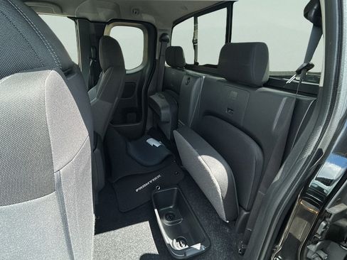 Used 2025 Nissan Frontier SV RWD image 15