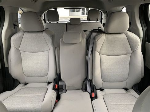 Used 2024 Toyota Sienna LE image 30