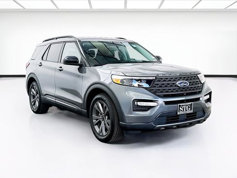 Used 2022 Ford Explorer XLT w/ Equipment Group 202A RWD image 3