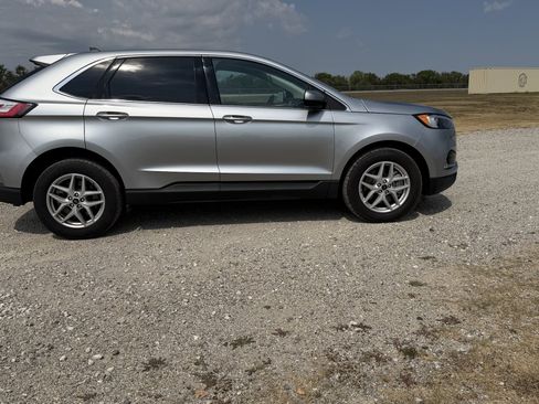 Used 2024 Ford Edge SEL w/ Convenience Package AWD/4WD image 2