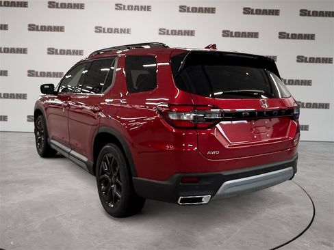 New 2025 Honda Pilot Touring image 3
