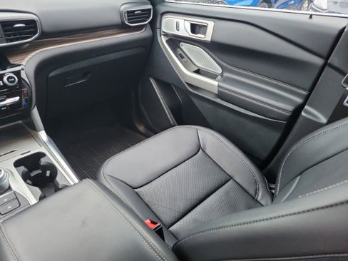 Used 2023 Ford Explorer Limited w/ Limited Technology Package image 17