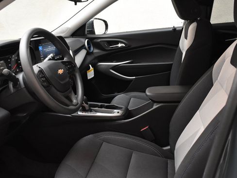 Used 2026 Chevrolet Trax LS w/ LS Convenience Package FWD image 13