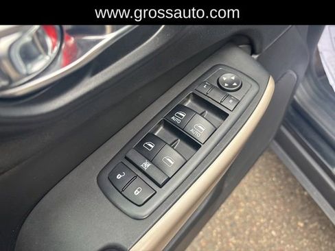 Used 2018 Jeep Cherokee Limited AWD/4WD image 5