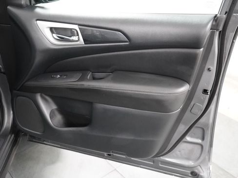 Used 2020 Nissan Pathfinder S AWD/4WD image 24