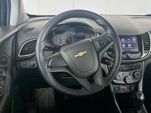 Used 2020 Chevrolet Trax LS FWD image 17